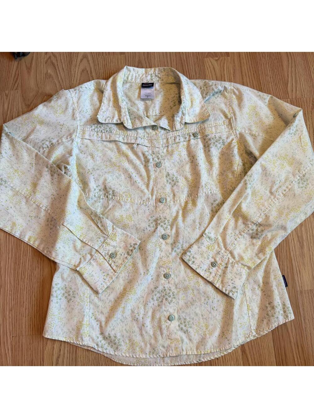 Womens Patagonia Light Green Floral Buttonup size small